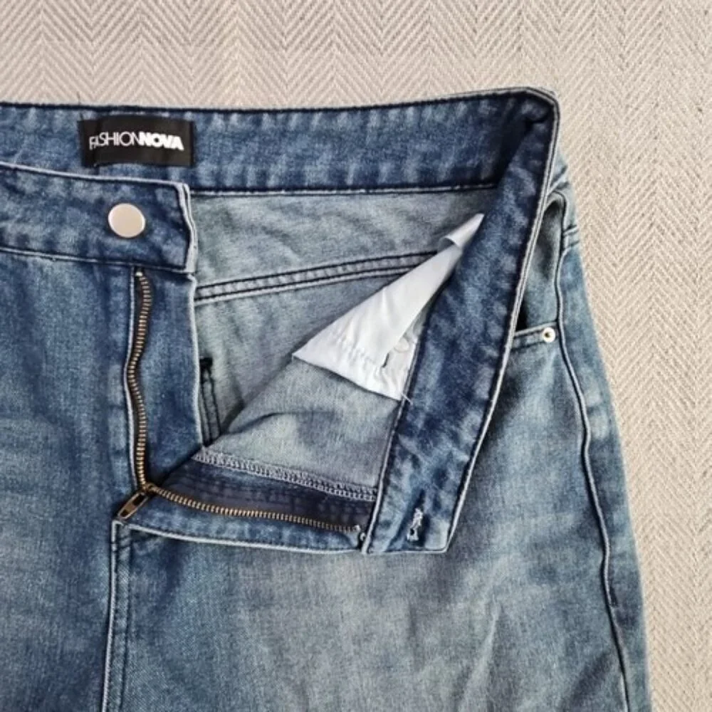 Fashion Nova Jeans Women's Size 14 (38x32) Med Wash Wide Leg Y2K Style YJDMY2K01